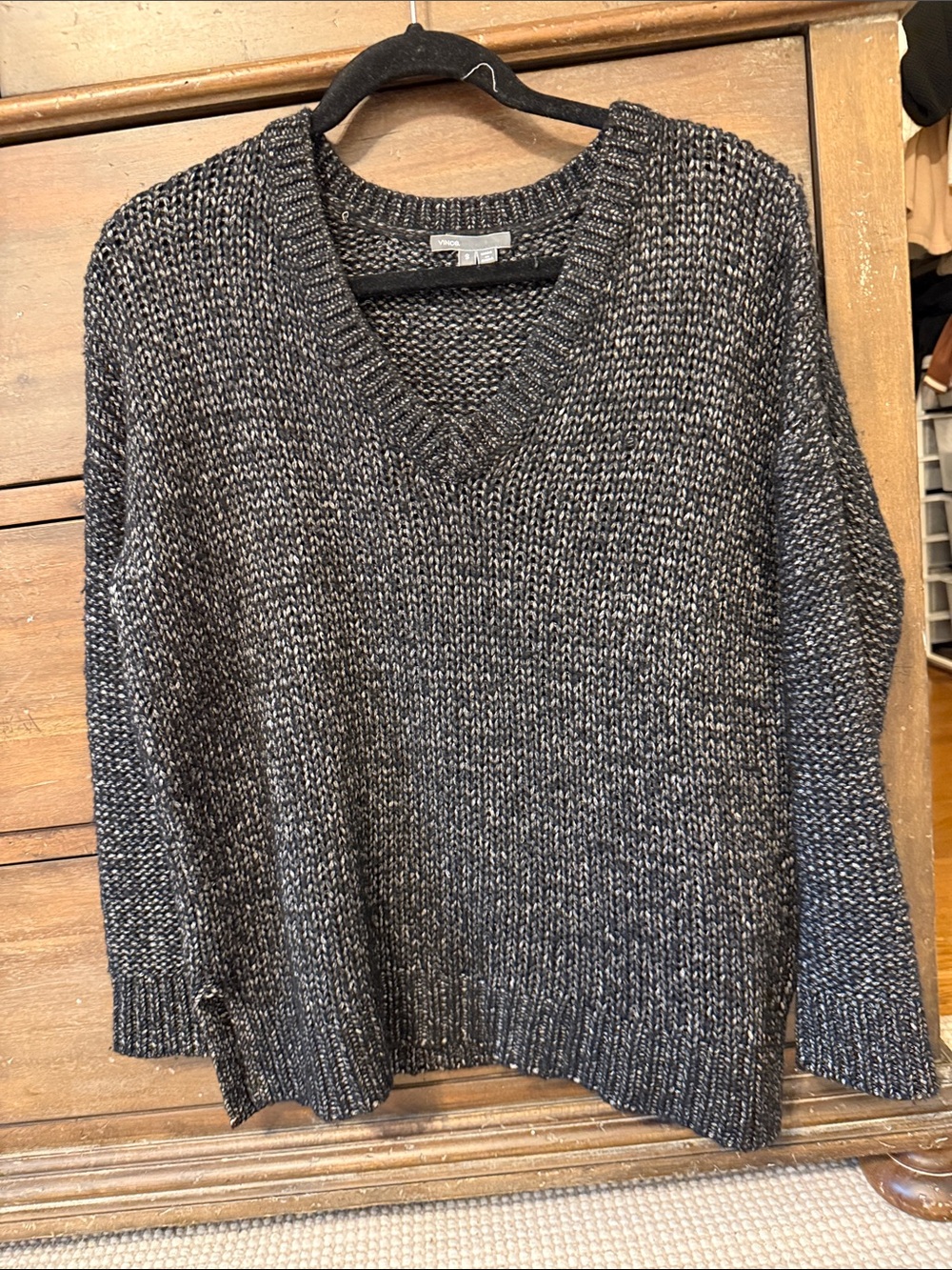 Vince v-neck wool Sweater Black with silver